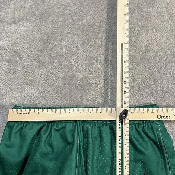 Looney Tunes Shorts Mens Large Green Mesh Basketball Buggs Bunny Shorts - Picture 8 of 9